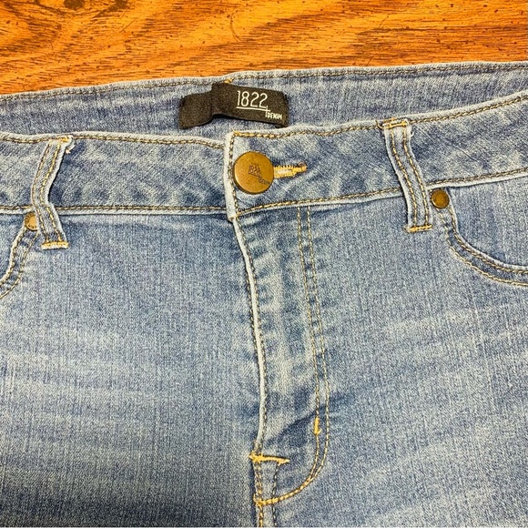 1822 Light Blue Denim Shorts SZ 14 - Picture 5 of 7